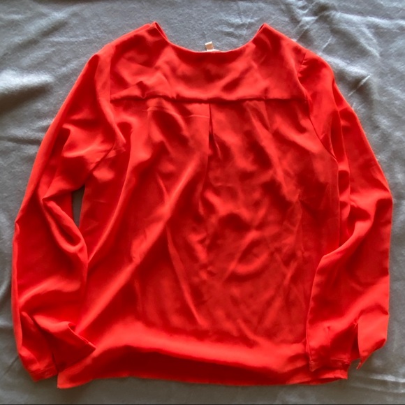 V-neck blouse - Picture 5 of 8